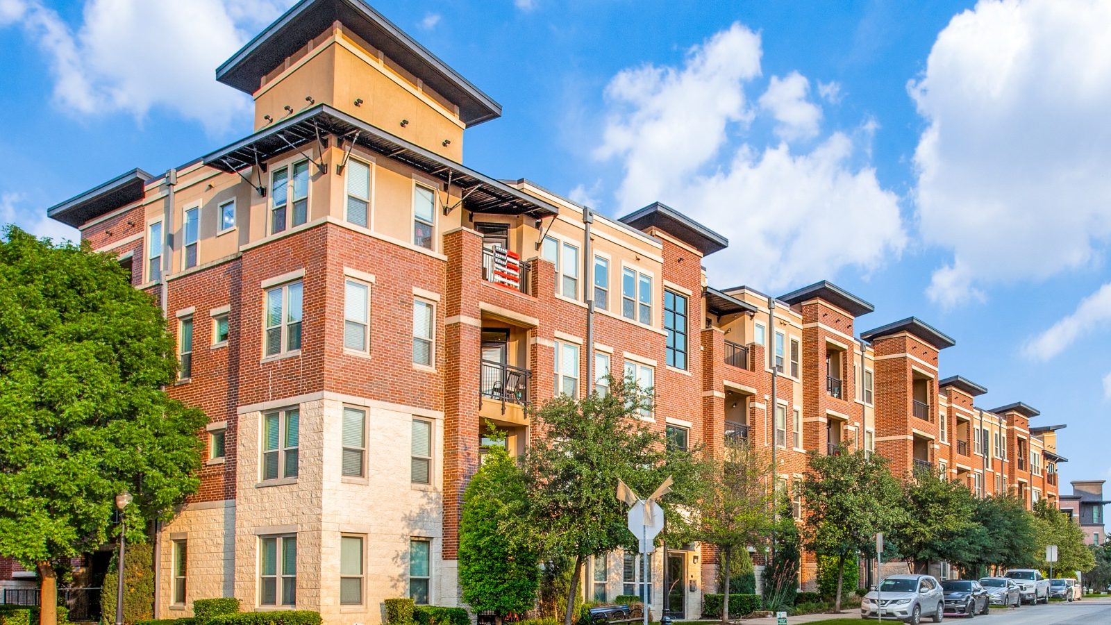 apartment living in the heart of dallas, tx at The  Franklin at Samuels Ave