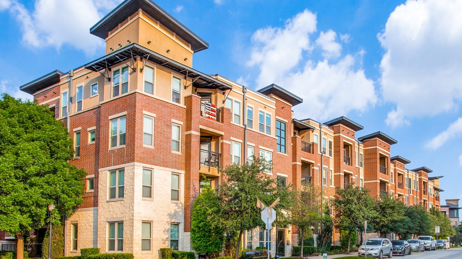 apartment living in the heart of dallas, tx at The Franklin at Samuels Ave